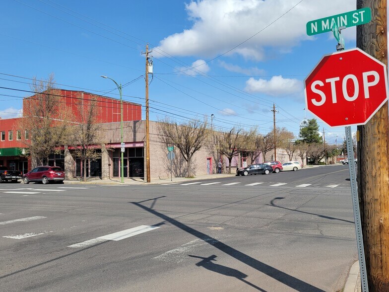 Primary Photo Of 137 NE 2nd St, Prineville Showroom For Sale