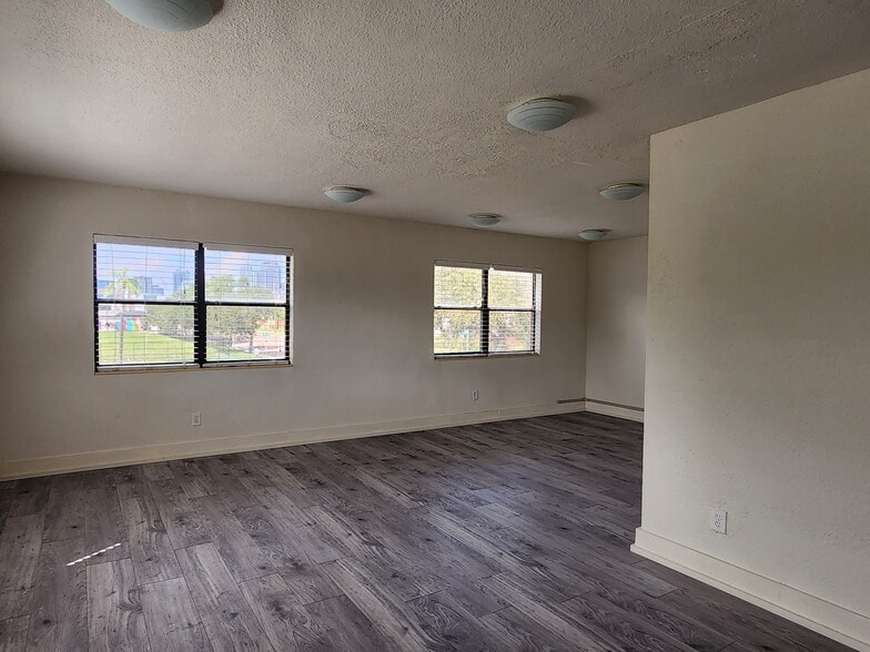 More Photos Of 1427-1437 4th St S, Saint Petersburg Storefront Retail Office For Sale