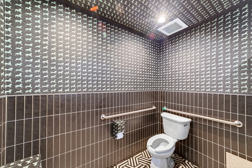 More Photos Of 2401 Kettner Blvd, San Diego Restaurant For Lease