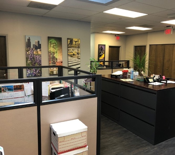 More Photos Of 1800 Lunt Ave, Elk Grove Village Warehouse For Sale