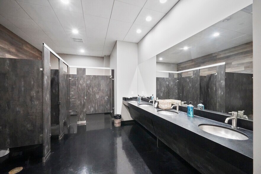 More Photos Of 25566 Bradbury Dr, Hockley Winery Vineyard For Sale