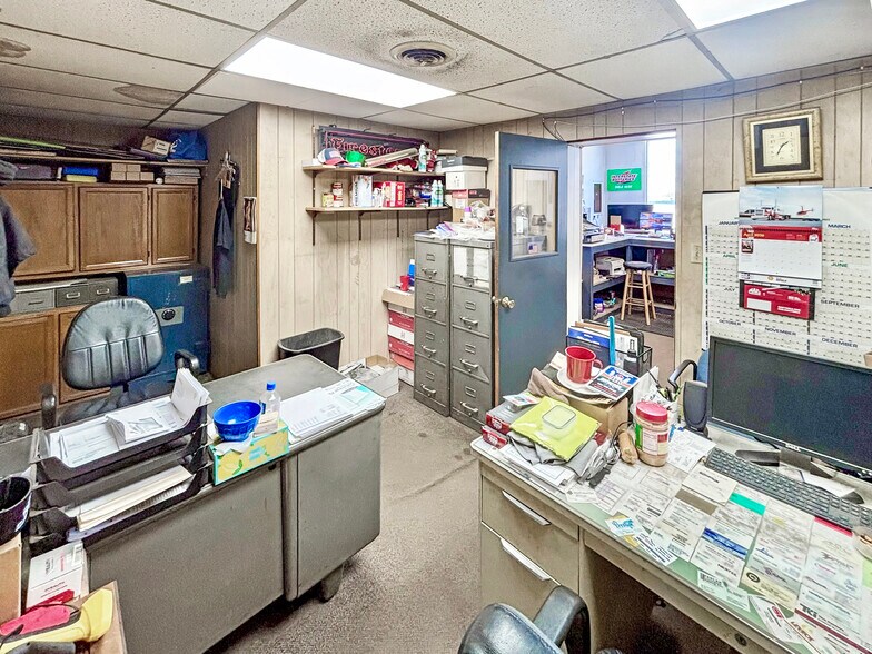 More Photos Of 1005 E Broadway St, Covington General Retail For Sale