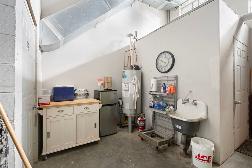 More Photos Of 188 Van Buren St, Staten Island Warehouse For Sale