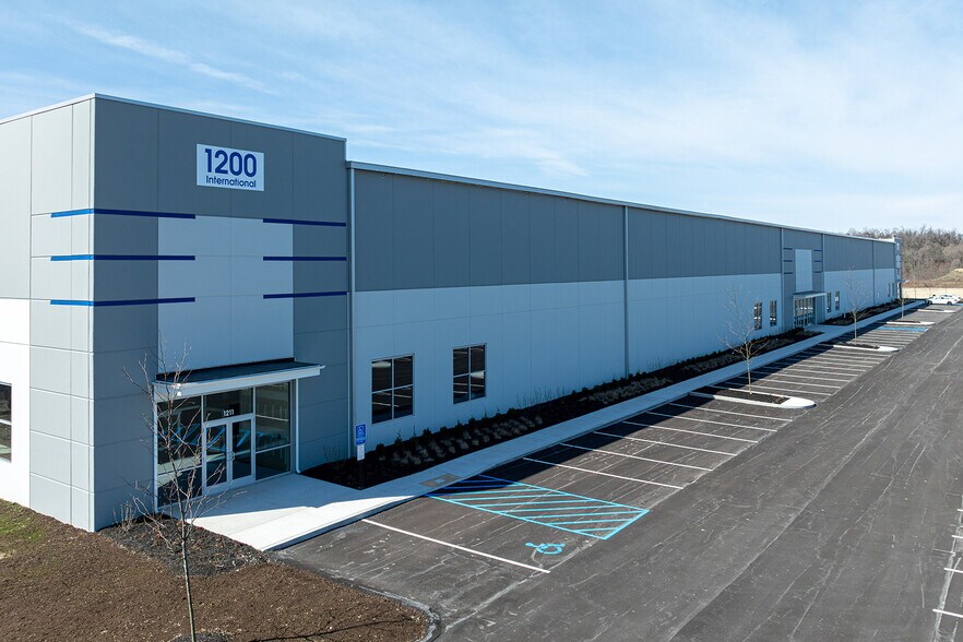 More Photos Of 1200 International Drive - Building 1, Oakdale Warehouse For Lease