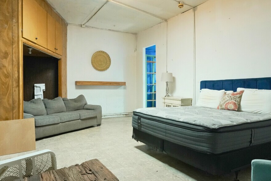 More Photos Of 4862 Venice Blvd, Los Angeles Storefront Retail Residential For Lease