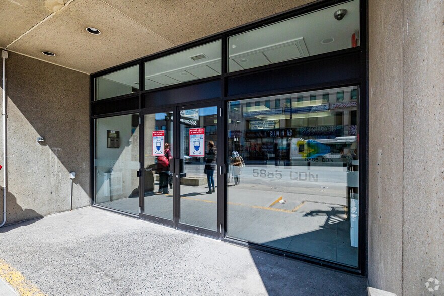 More Photos Of 5881-5889 Ch de la Côte-des-Neiges, Montréal Medical For Lease
