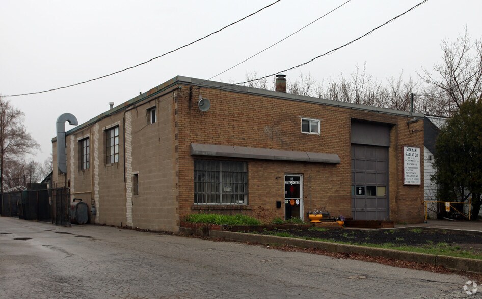 More Photos Of 102 Cartwright Ave, Toronto Service For Sale