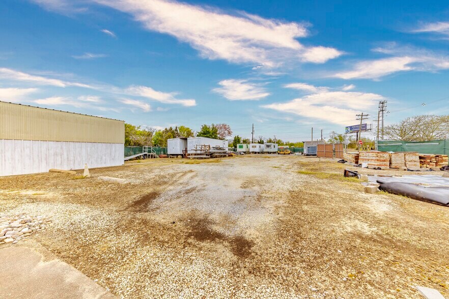 More Photos Of 2 Superior Way, Woodbury Warehouse For Sale