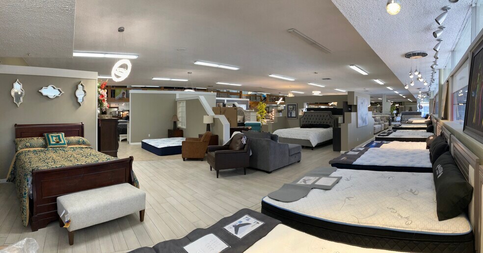 More Photos Of 620 Chester Ave, Bakersfield Showroom For Sale