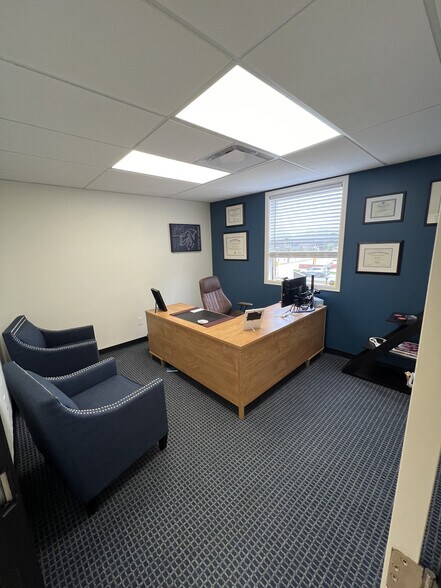 More Photos Of 20902 Mack Ave, Grosse Pointe Office For Lease