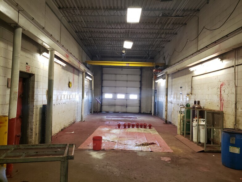 More Photos Of 420 Halliburton Dr, Williston Industrial For Lease