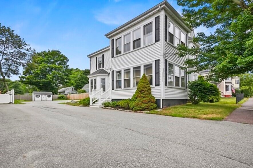 More Photos Of 182 State St, Newburyport Office For Sale