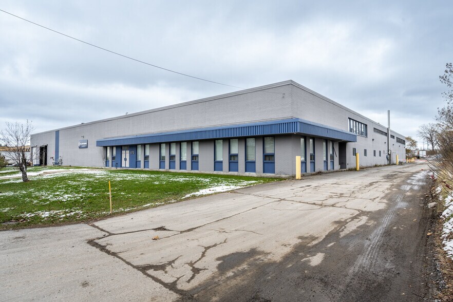 More Photos Of 1170 Ave 50th, Montréal Warehouse For Sale
