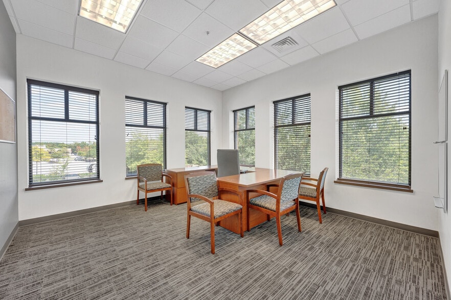 More Photos Of 4969 Centre Pointe Dr, North Charleston Office For Lease