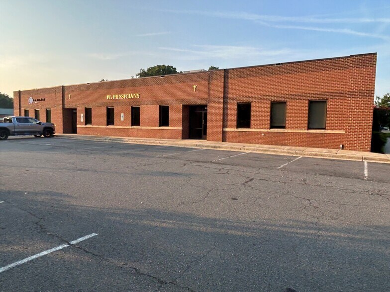 Primary Photo Of 4550-4552 Empire Ct, Fredericksburg Office For Lease