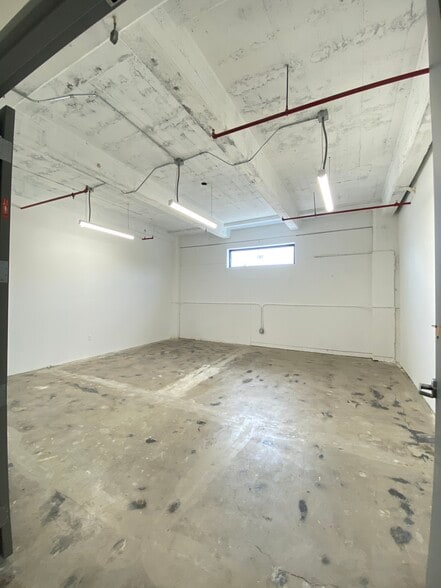 More Photos Of 901 E 31st St, Los Angeles Manufacturing For Lease