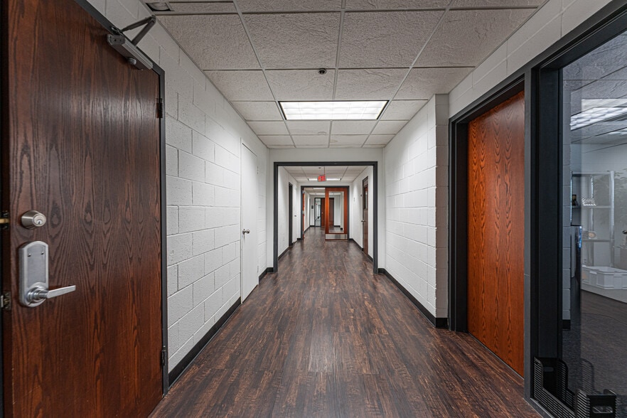 More Photos Of 1900 NE 36th St, Oklahoma City Office For Sale