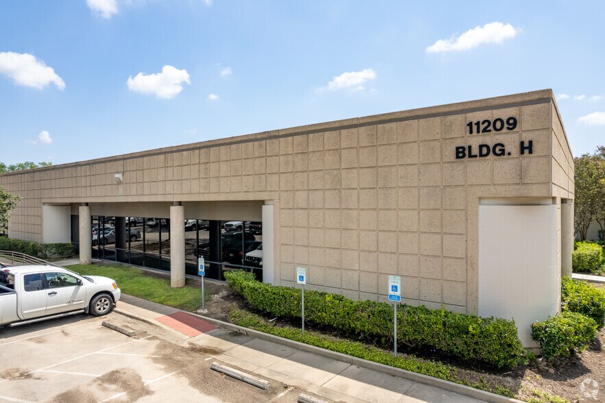 More Photos Of 2111 Braker Ln, Austin Unknown For Lease