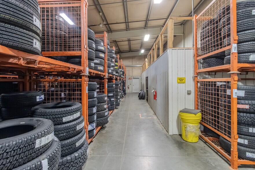 More Photos Of 2525 N Commercial Ave, Pasco Warehouse For Lease