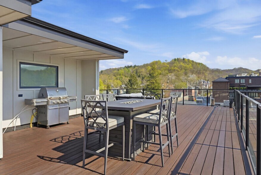 More Photos Of 443 Walnut St, Sewickley Flex For Sale