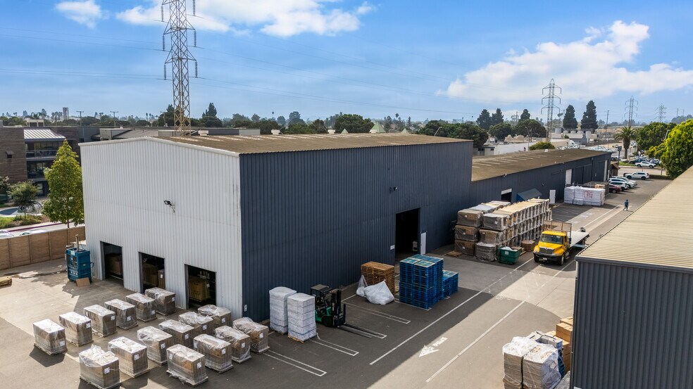 More Photos Of 807 W Main St, Santa Maria Light Manufacturing For Sale