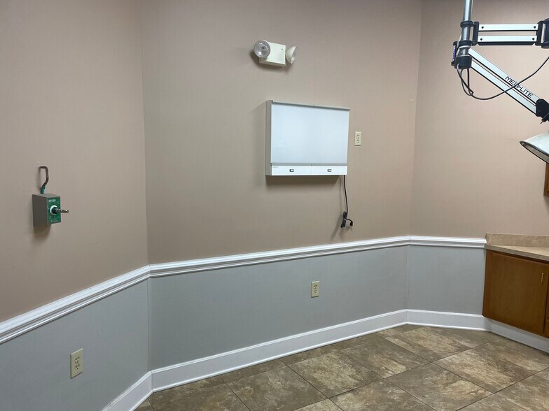 More Photos Of 75 Schillinger Rd S, Mobile General Retail For Lease