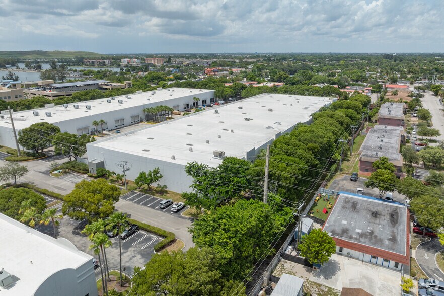 More Photos Of 701 NW 33rd St, Pompano Beach Warehouse For Lease