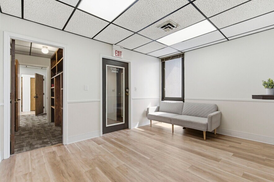 More Photos Of 1331 N Stewart Ave, Springfield Medical For Sale
