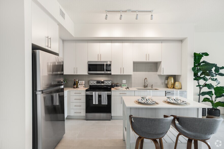 More Photos Of 1601 N Dixie Hwy, Lake Worth Apartments For Lease