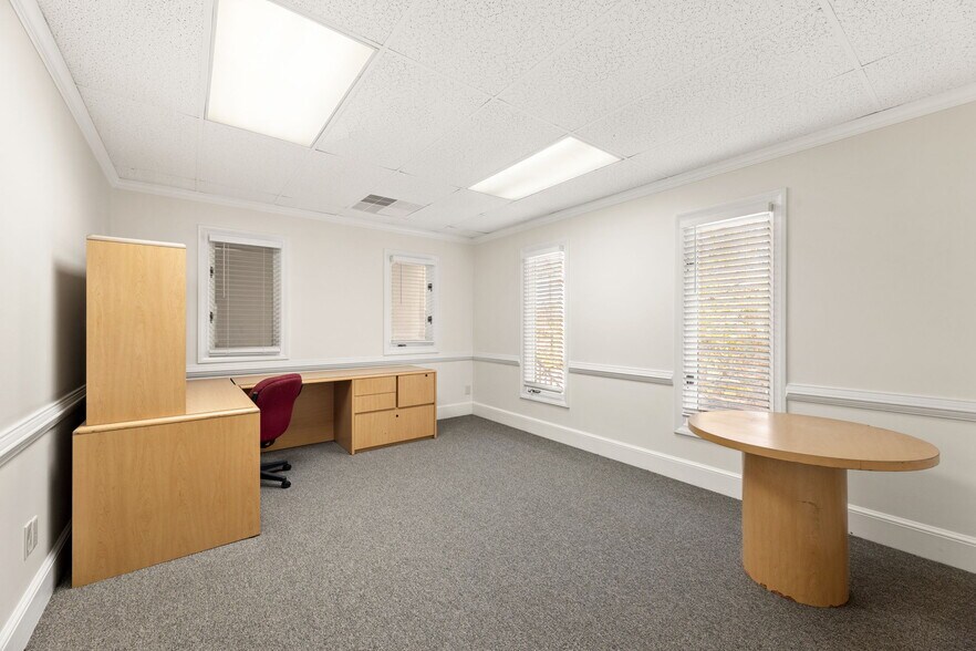 More Photos Of 200 Market Pl, Roswell Office Residential For Sale