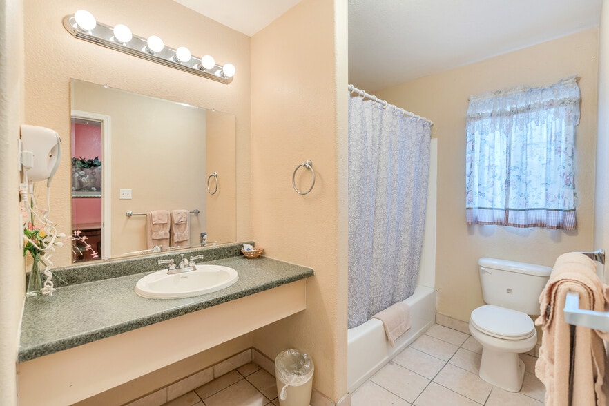 More Photos Of 2509 E Pacheco Blvd, Los Banos Hotel For Sale