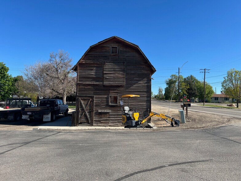 More Photos Of 175 S School Ave, Kuna Freestanding For Sale