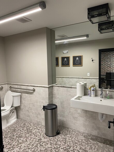 More Photos Of 1850 SW Plaza Shops Ln, Ankeny Storefront For Sale