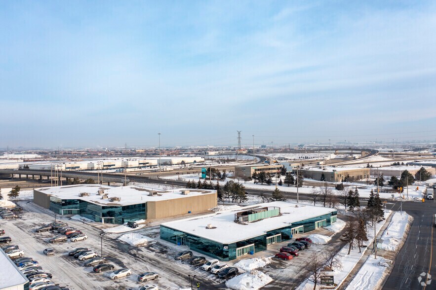 More Photos Of 425 Britannia Rd E, Mississauga Showroom For Lease