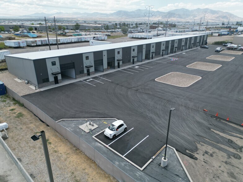 More Photos Of 3015 W Directors Row, Salt Lake City Flex For Sale