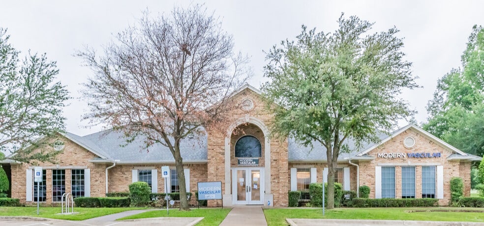 More Photos Of 5750 Stratum Dr, Fort Worth Medical For Sale