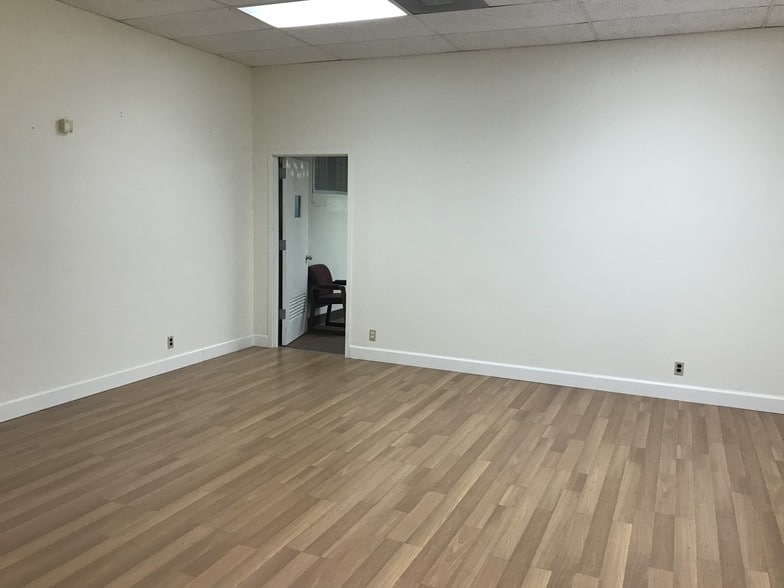 More Photos Of 18470 NW 27th Ave, Miami Gardens Warehouse For Sale