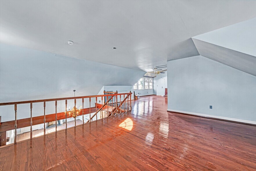 More Photos Of 934 Commander Dr, Roanoke Specialty For Sale