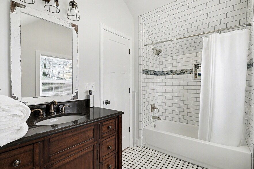 More Photos Of 783 Grove St N, Dahlonega Office For Sale