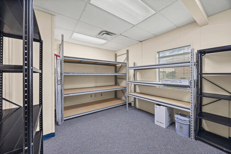 More Photos Of 105 Commercial Cir, Conroe Medical For Sale