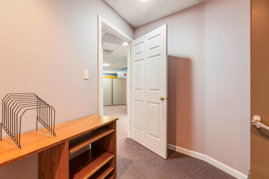 More Photos Of 3044 Breckenridge Ln, Louisville Office Residential For Sale