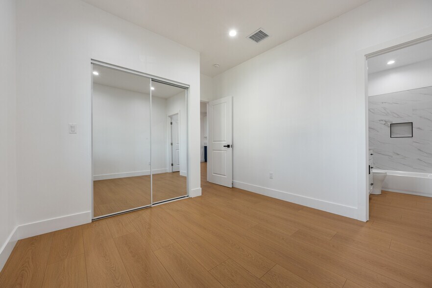 More Photos Of 758 E 84th St, Los Angeles Multifamily For Sale