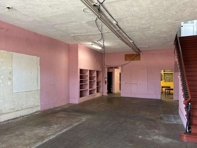 More Photos Of 1856 W Washington Blvd, Los Angeles General Retail For Sale