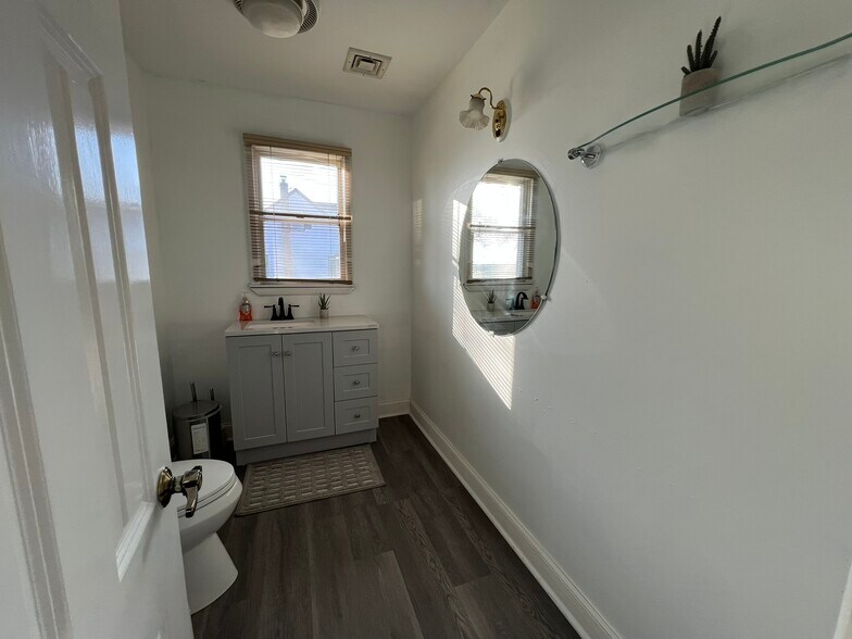 More Photos Of 354 Kingston Rd, Parsippany Office For Sale