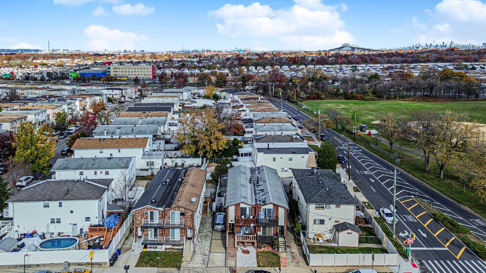 More Photos Of 191 Lamberts Ln, Staten Island Apartments For Sale
