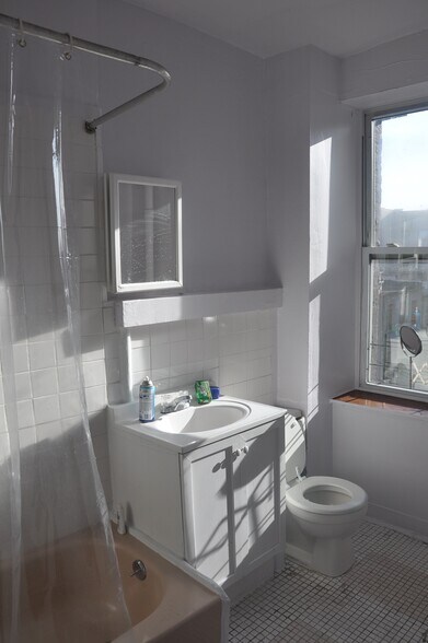 More Photos Of 350 W 145th St, New York Apartments For Lease