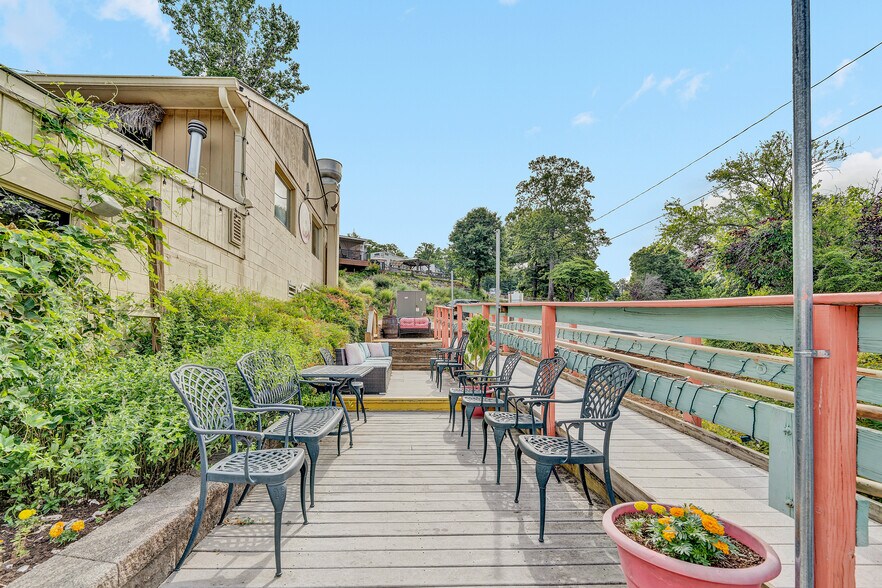 More Photos Of 1041 Harbour Inn Ln, Moneta Restaurant For Sale
