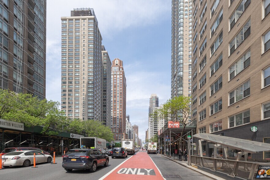 More Photos Of 160 E 65th St, New York Apartments For Lease