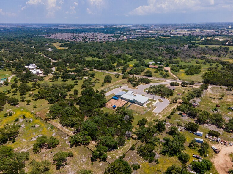More Photos Of 1410 Live Oak Rd, Leander Showroom For Sale