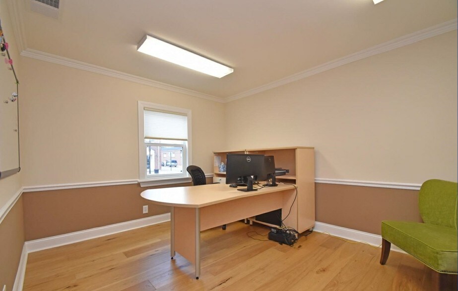 More Photos Of 322 E Main St, Batavia Office For Sale